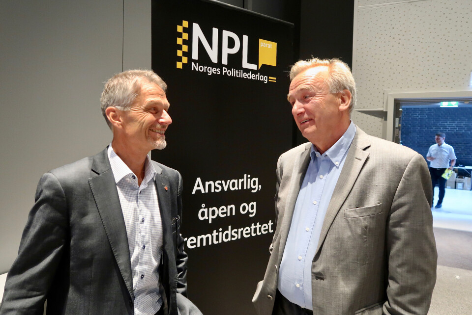 Politilederne får klar beskjed fra riksadvokat Tor-Aksel Busch (t.h.): Kvaliteten på detektivarbeidet må økes, det vil avgjøre om nærpolitireformen lykkes. Geir Krogh (t.v.) er enig. Foto: Claude R. Olsen.