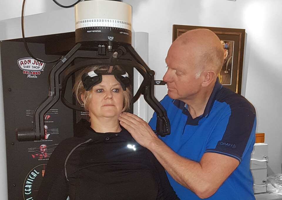 Anette Røsjorde under behandling av Bertel Kaale. Foto: Privat.