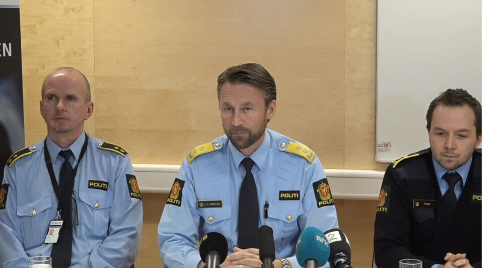 Terroren har rammet Øst politidistrikt. Politmester Steven Hasseldal må nå sørge for rask oppklaring av saken, her sammen med etterforskningsleder Sven B. Husdal og politadvokat Bjørn Thune. Foto: Ole Kr. Trana, Østlandets blad