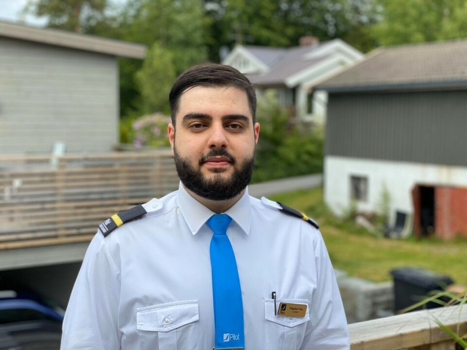 Dogukan Inan har en drøm om å bli pilot. Nå er det fare for at skolens hans, Pilot Flight Academy, må stenge igjen. Foto: Privat.