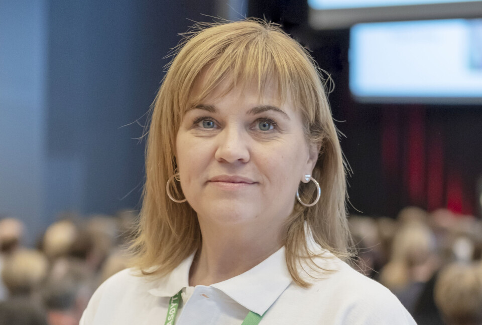 Apotektekniker og vaksinatør Hilde Mari Håvardsen oppfordrer flere apotekteknikere til å sertifisere seg som vaksinatører. Foto: Kristin Rosmo