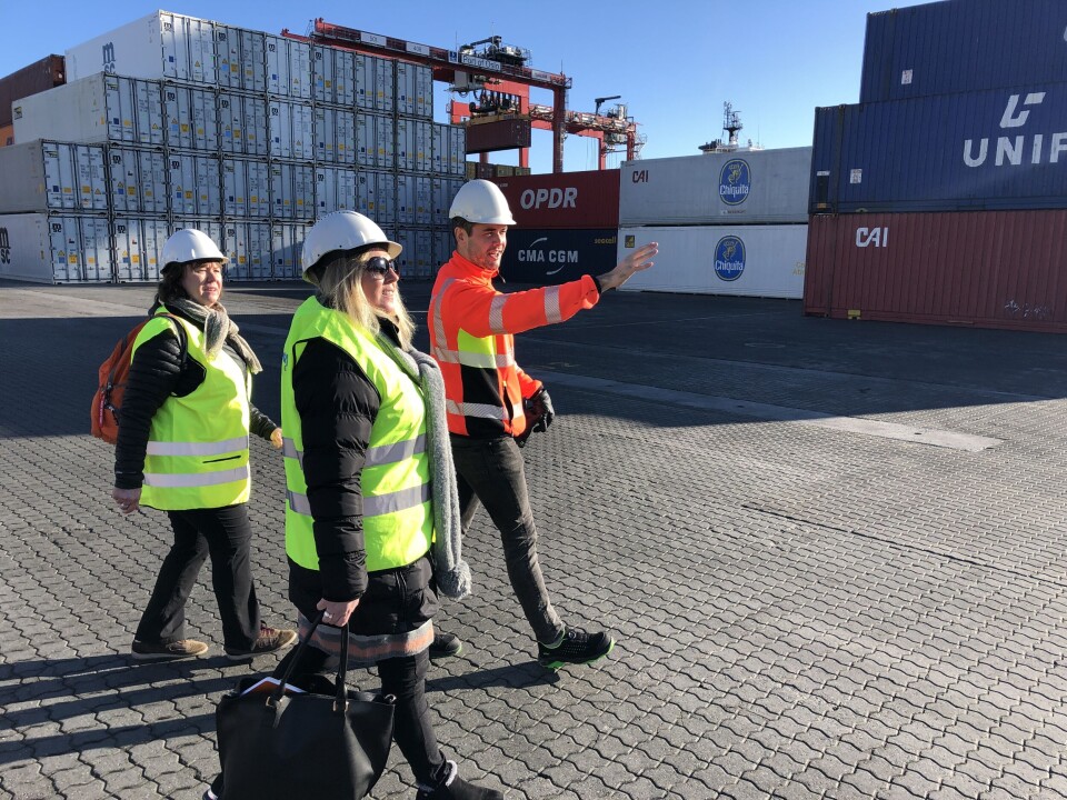 Tillitsvalgt ved Yilport Oslo, Knut Erik Olsen, viste onsdag Parat-lederne rundt på terminalen ved Oslo Havn. Foto: Helene Husebø