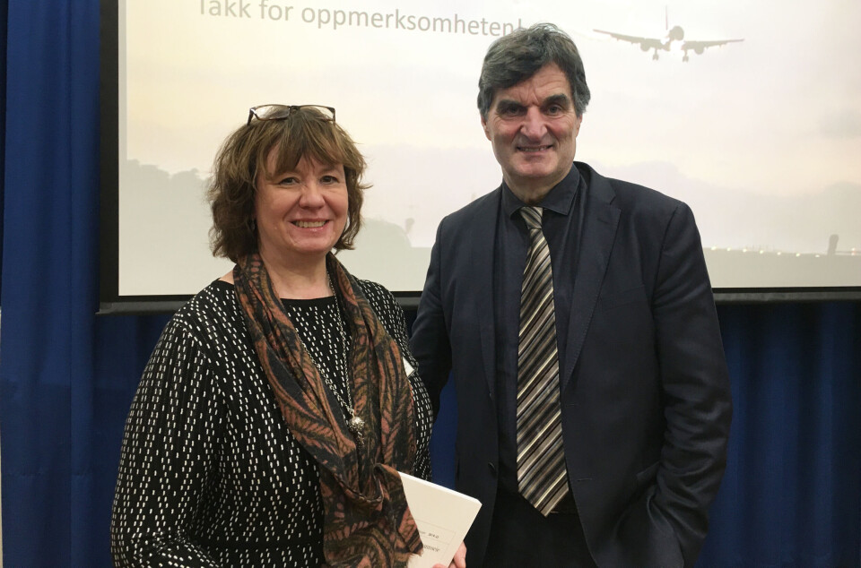 Nestleder i Parat, Anneli Nyberg, sammen med leder for luftfartsutvalget, Sverre Quale. Foto: Knut-Erik Mikalsen.