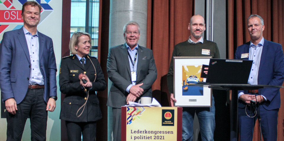 F.v.: PF-leder Sigve Bolstad, politidirektør Benedicte Bjørnland, NPL-leder Frank Gran, Espen Andreassen og leder for PF Politilederne Lars Reiersen. Foto: Politiets Fellesforbund