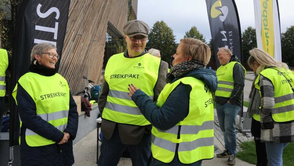 352 Negotia-medlemmer ved Felleskjøpet Agri gikk ut i streik tirsdag. De streiker for å beholde avtalte tariffrettigheter. Foto: Terje Bergersen
