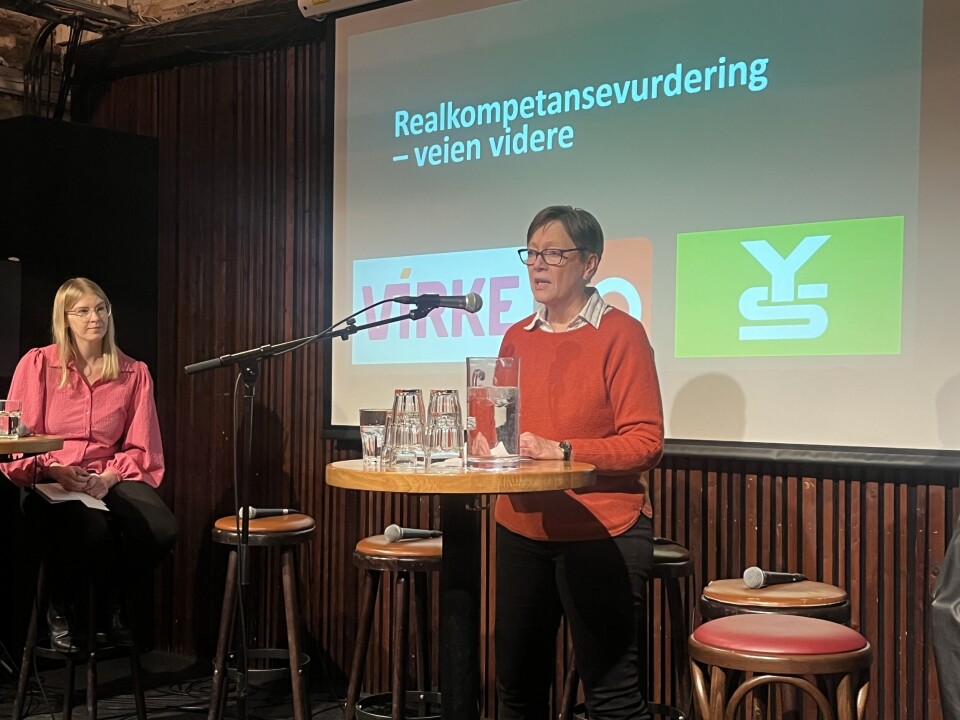 Bente Søgaard, fagansvarlig for YS' kompetanse- og utdanningspolitikk, under onsdagens frokostmøte. Foto: Helene Husebø