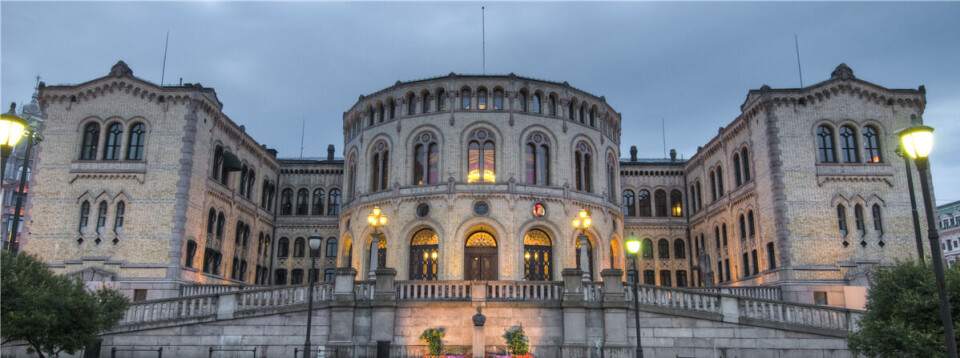Tirsdag vedtar Stortinget lov om tvungen lønnsnemnd for redningsmennene i Norsk Luftambulanse Foto: Arkiv/Parat