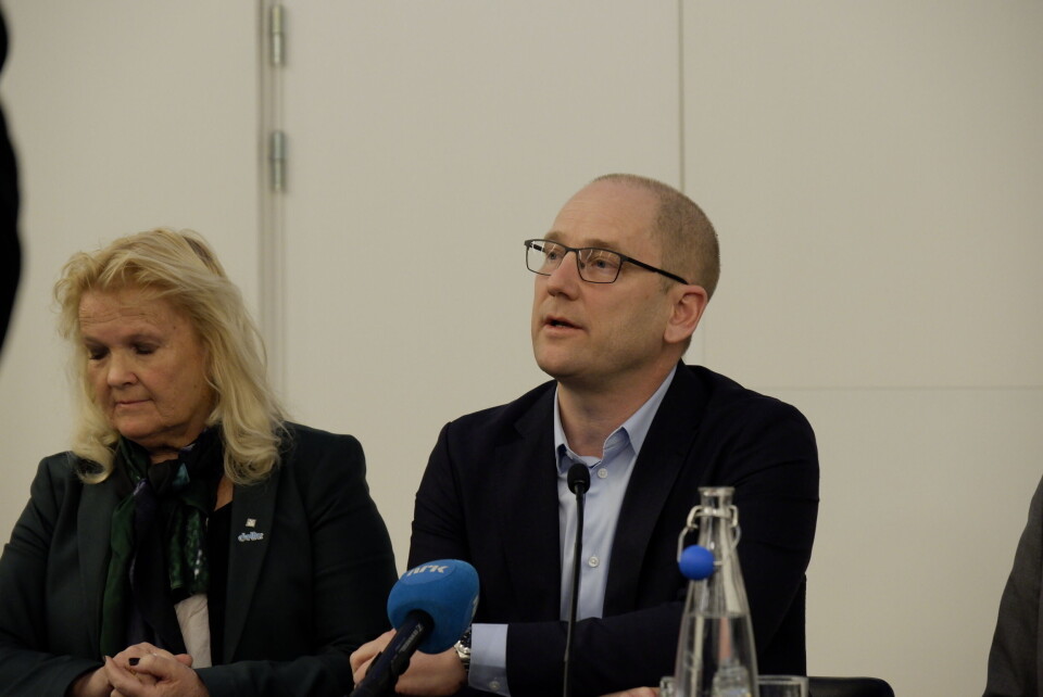Til venstre, leder for YS kommune, Lizzie Ruud Thorkildsen, sammen med leder for Unio kommune, Steffen Handal, etter fremleggelsen av organisasjonenes krav til KS for årets mellomoppgjør. Foto: Arve Sigmundstad