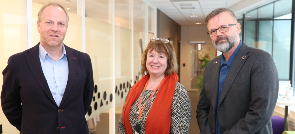 Forhandlingsdirektør i NHO Jon F. Claudi, nestleder i Parat Anneli Nyberg og forhandlingsleder for YS Eirk Bornø. Foto: Vetle Daler