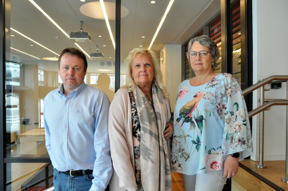 Fra venstre Bjørn Are Sæther (Parat), Lizzie Ruud Thorkildsen, leder i YS Kommune, og Anne Gro Årmoe (Parat). Foto: Gunhild Lervåg