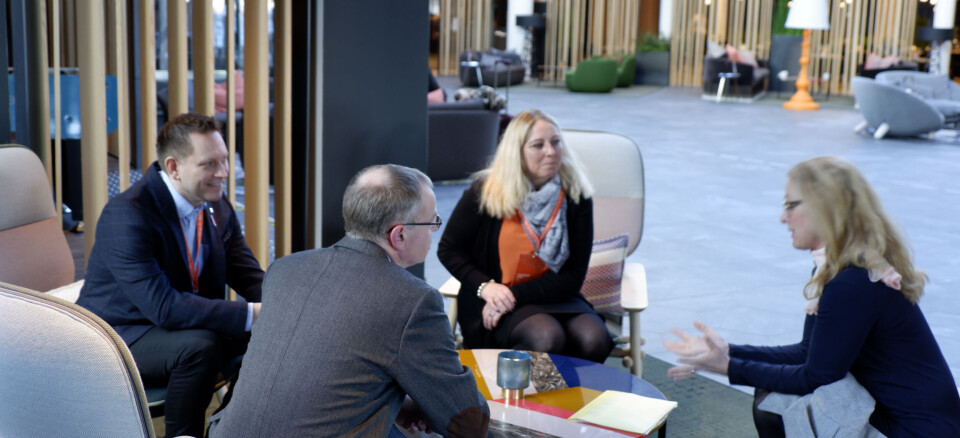 Leder i Parat, Vegard Einan, Nestleder Unn-Kristin Olsen og Generalsekretær Trond Hole i samtale med Arbeids- og sosialminister Anniken Hauglie på Paratkonferansen 2019. Foto: Arve Sigmundstad