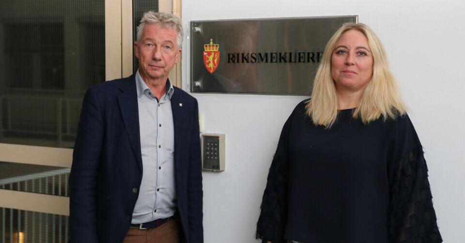 YS Stat-leder Pål N. Arnesen og Parat-leder Unn Kristin Olsen hos Riksmekleren natt til torsdag. Foto: Vetle Daler