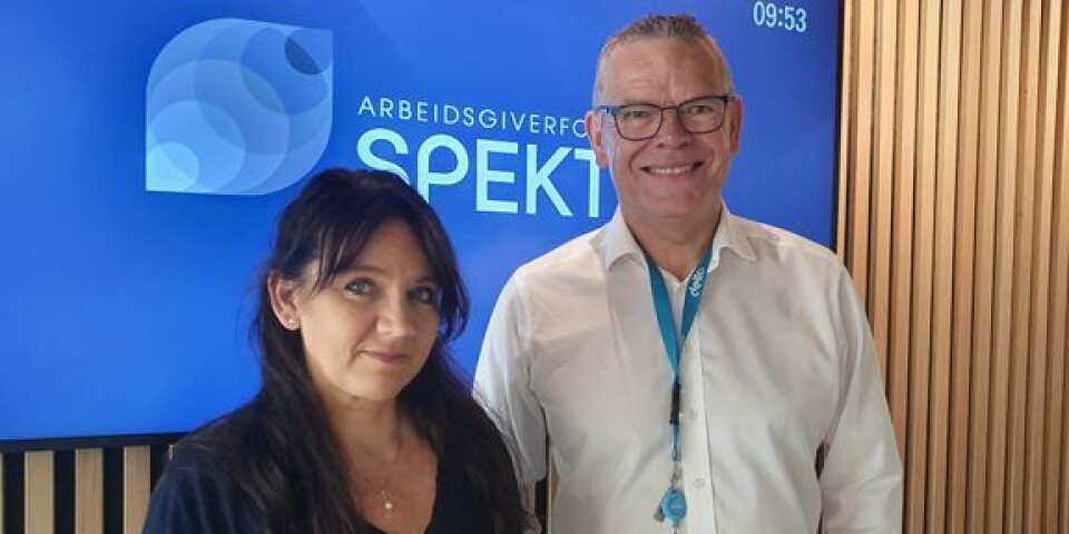 Enighet mellom Spekter og YS Spekter i sykehusoppgjøret. Administrerende direktør i Spekter, Anne-Kari Bratten, og leder i YS Spekter, Trond Ellefsen. Foto: YS