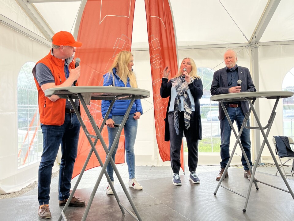 Lederne i MEF og Parat møttes lørdag til panelsamtale med professor ved UiT, Rudi Kirkhaug (t.h.). Til venstre konferansier og generalsekretær i Parat, Trond Reidar Hole. Foto: Helene Husebø