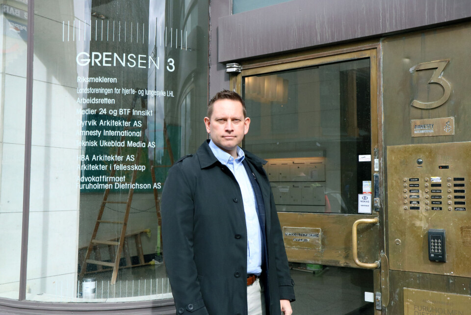Leder i YS-Privat, Vegard Einan, på vei inn til dagens mekling. Foto: Liv-Hilde Hansen / YS