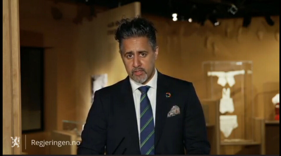 Abid Raja la fredag frem museumsmeldingen. Det er blant annet besluttet at Forsvarets museer skal overføres til Kulturdepartementet. Skjermdump: Regjeringen.no