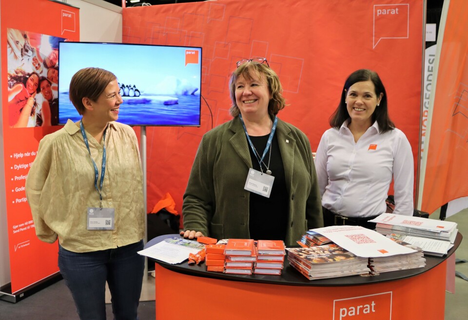 Rådgiver Siren Somby, nestleder Anneli Nyberg og rådgiver Marianne Hårtveit på stand for Parat under 'Arctic Entrepeneur'. Foto: Parat.