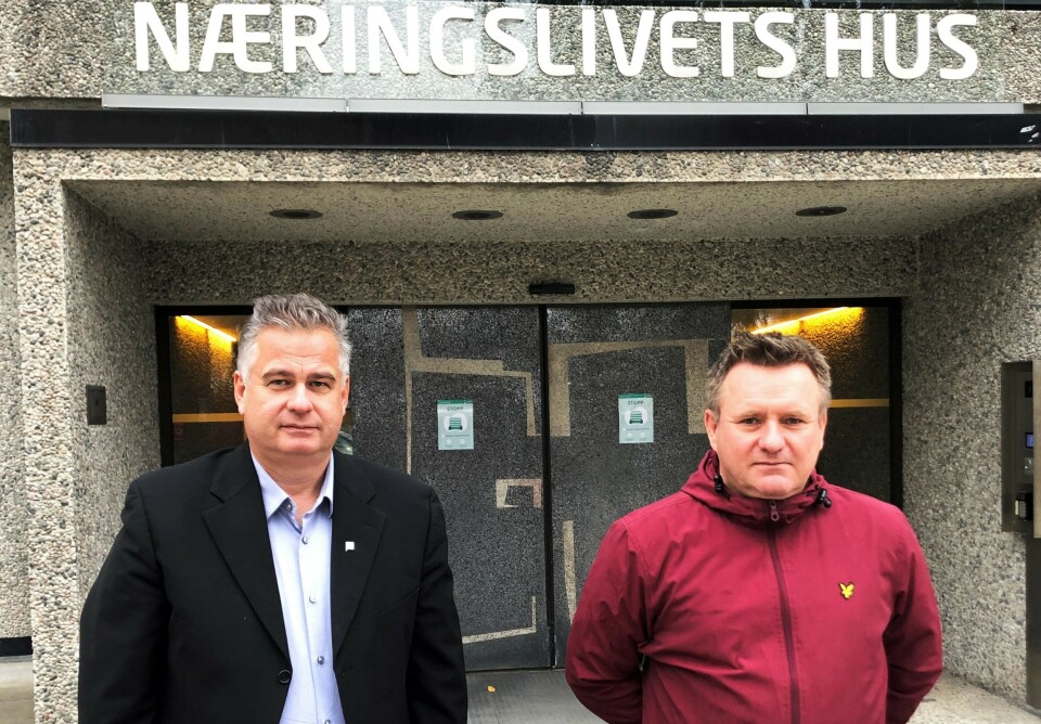 Forhandlingsleder fra Parat, Kjell Morten Aune og tillitsvalgt i Stendi, Bård Henning Midtbøen utenfor NHOs lokaler.
