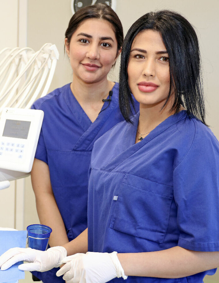 To tannhelsesekretærer på studenhelsetjenestens tannklinikk, UiO.