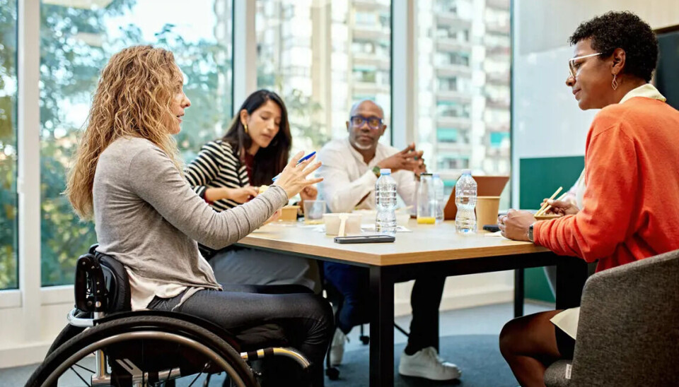 Vi har ennå et stykke igjen å gå når det gjelder samfunnsdeltakelse; enkeltpersoner opplever utfordringer på grunn av funksjonshemninger, alder, rase, kjønn eller andre marginaliserte identiteter – og særlig de som faller inn under mer enn én av kategoriene kan ha det vanskelig.