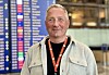 Martinus Røkkum i avgangshallen på Gardermoen