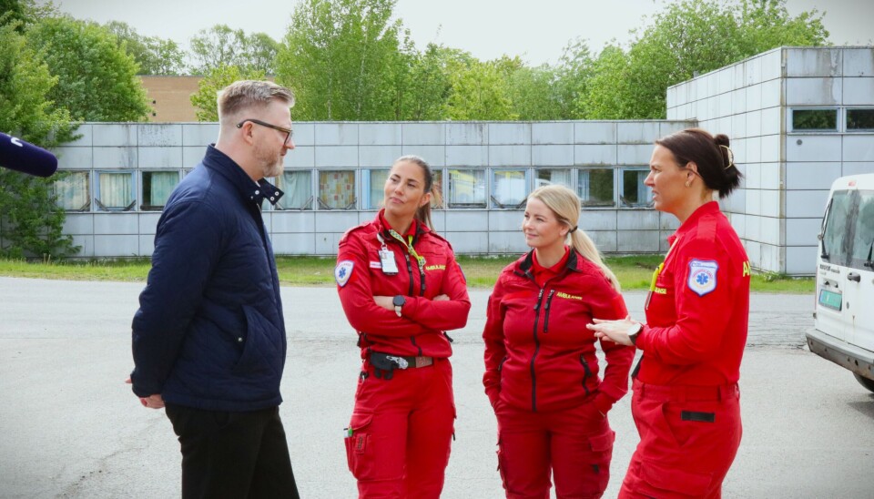 YS-leder Hans-Erik Skjæggerud møter TV2 sammen med YS-medlemmene Lisa Wergeland, Christina Eriksen og leder i Ambulanseforbundet, Silje Ringlund.