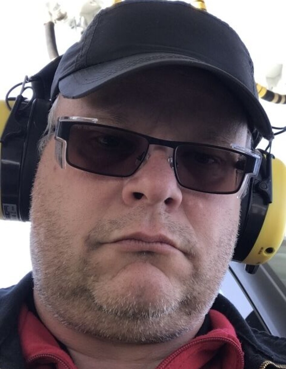 Jo Hoel, fueling-operatør i Gardermoen Fueling Service, sørger for sikker og presis tanking – fra småfly til verdens største fraktfly.