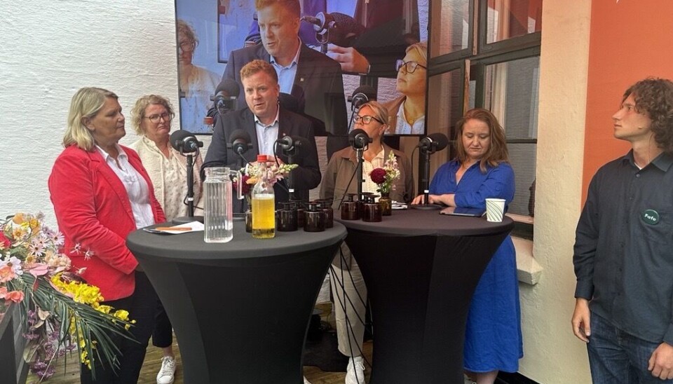 Fra tirsdagens debatt om utrygge apotek under Arendalsuka 2025. F.v.: Tone Berge Hansen (Ap), Hanne Andresen, Apotekforeningen, Rune Berge, Parat, Birgitte Lloyd, Farmaceutene, Bodil Røkke, Farmasiforbundet, og Balder Blinkenberg, Fafo.