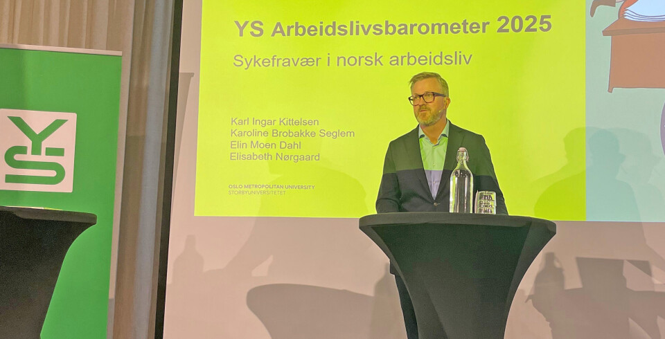 Unge arbeidstakere peker på mindre arbeidspress og mer realistiske tidsfrister som det viktigste middelet til å få ned det høye sykefraværet, sier YS-leder Hans-Erik Skjæggerud