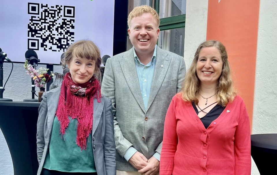 Tale Hungnes, leder i Framtiden i våre hender (t.v.), Rune Berge, nestleder i Parat, og Elin Volder Rute, bærekraftssjef i Forbrukerrådet, deltok på Parats klimafrokost under Arendalsuka.