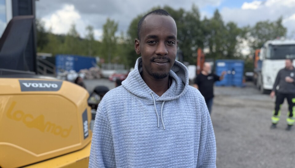 Nuh Abdi Awed, lastbilsjåfør i Newrest, tar truckførerkurset som et viktig steg på veien mot fagbrev i logistikk.